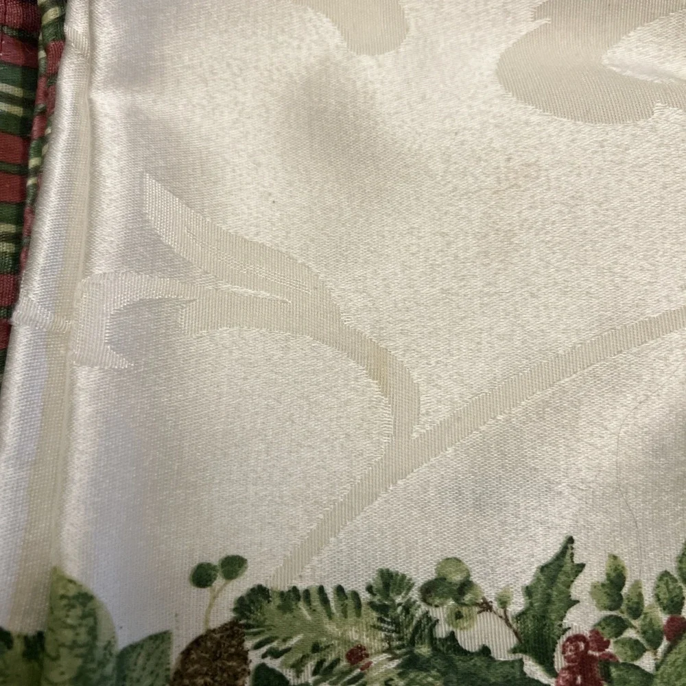 Christmas Holiday Holly Berry Plaid Damask Tablecloth 58